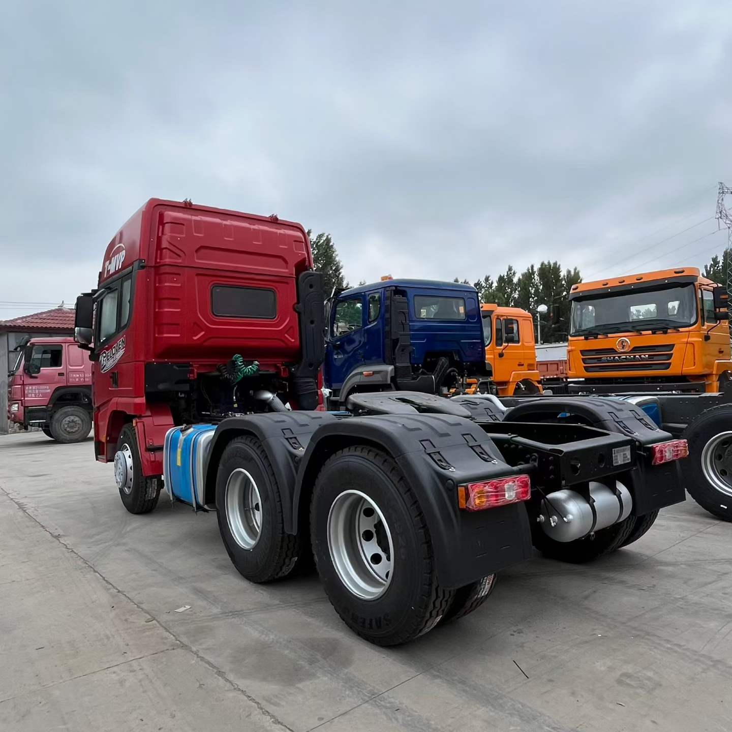 HOWO NX 380HP 6×4 Tractor Head - Image 2
