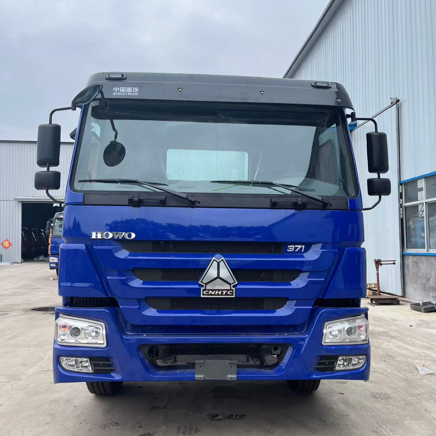 HOWO NX 380HP 6×4 Tractor Head - Image 4