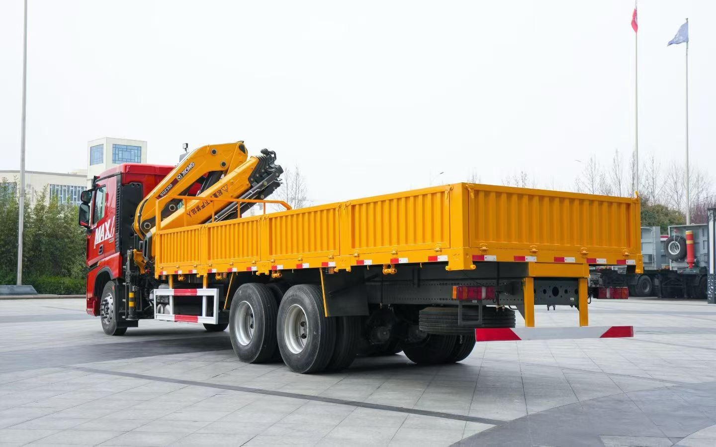 HOWO NX 380HP 6×4 Tractor Head - Image 11